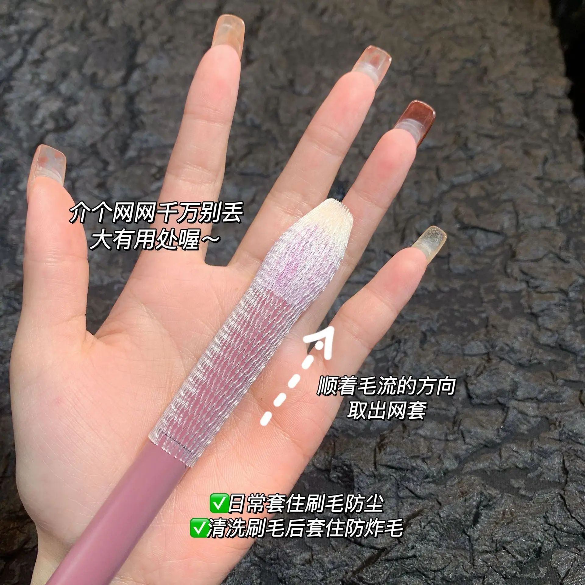 Wool Blush Pointed Brush for Soft Skin Tone — feature 4