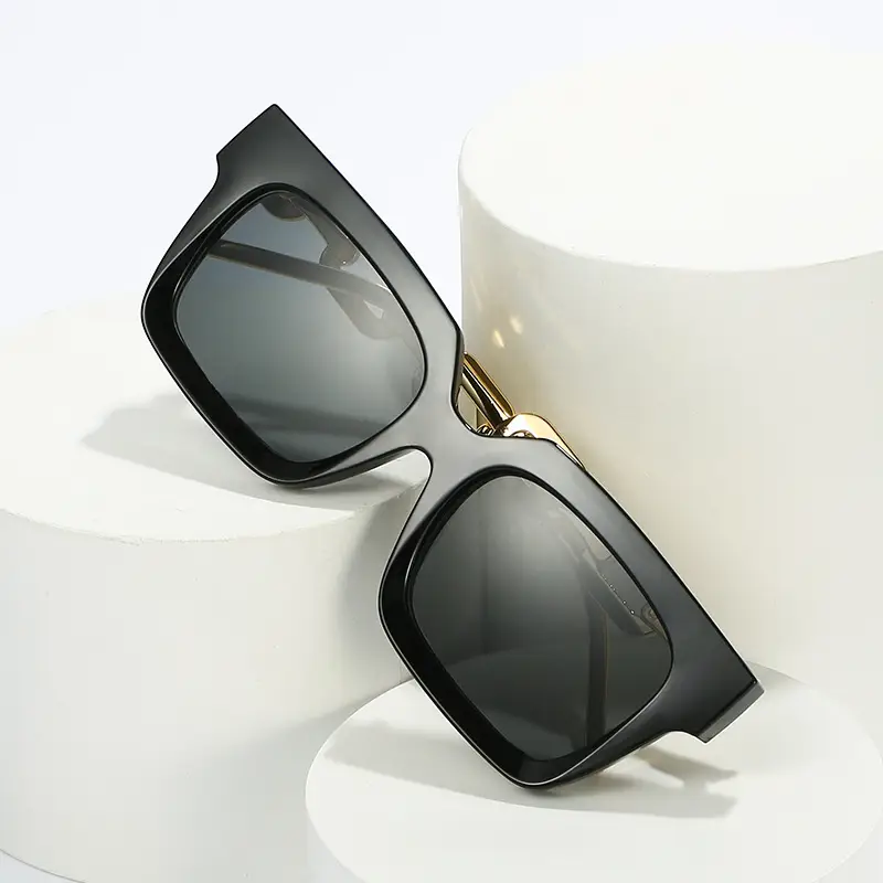 European American Hip Hop Metal Chain Sunglasses for Women - Image 9