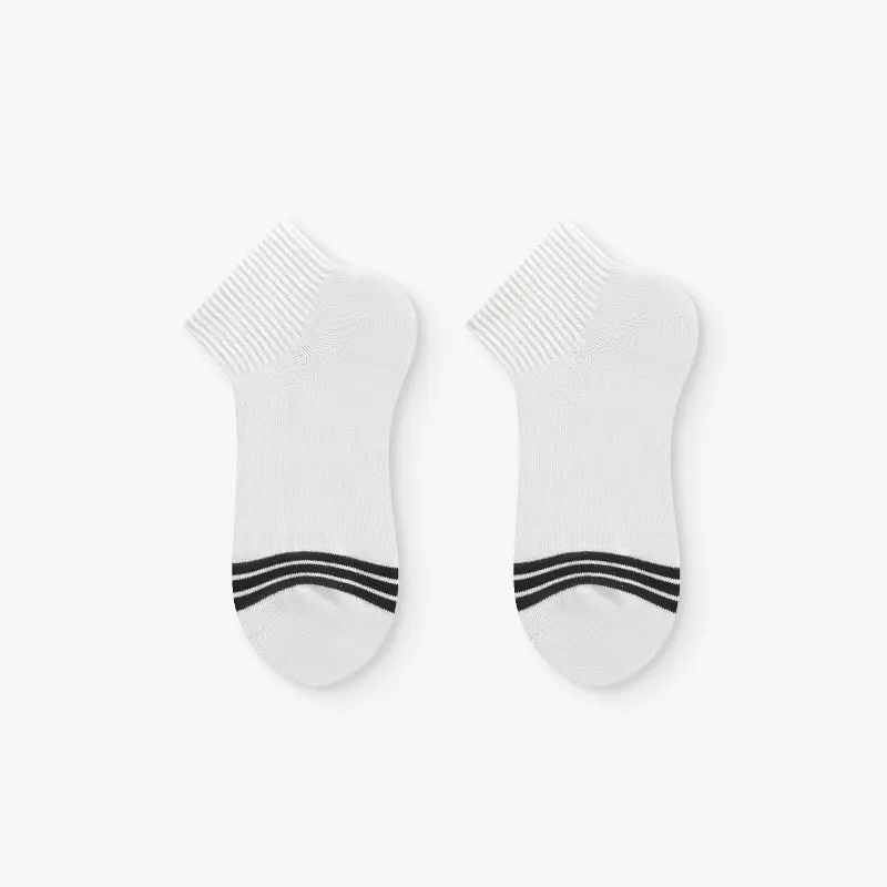 4 random pairs/not specified/non-returnable