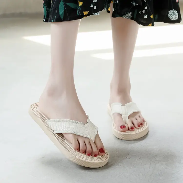 Women's White Straw Pea Sandals Flat Heel Beach Wear