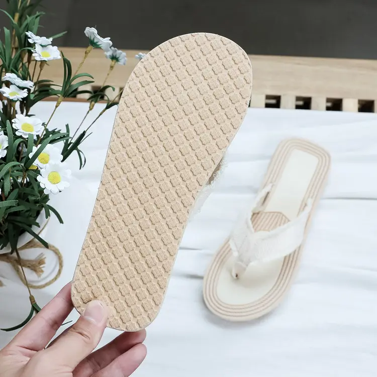 Women's White Straw Pea Sandals Flat Heel Beach Wear