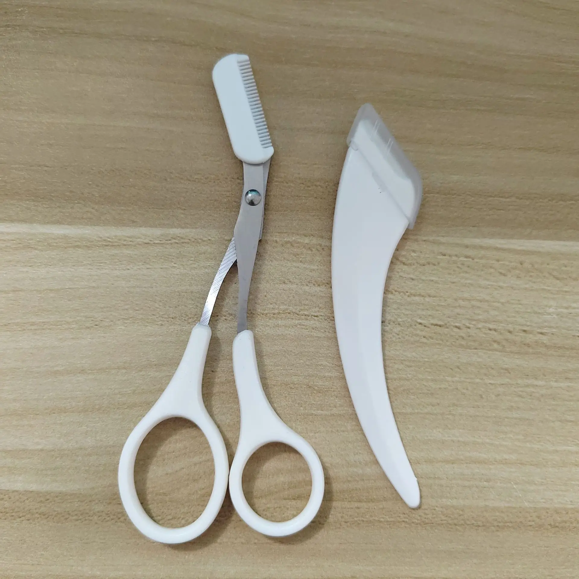 Eyebrow Trimming Scissors with Comb & Blade - Image 18