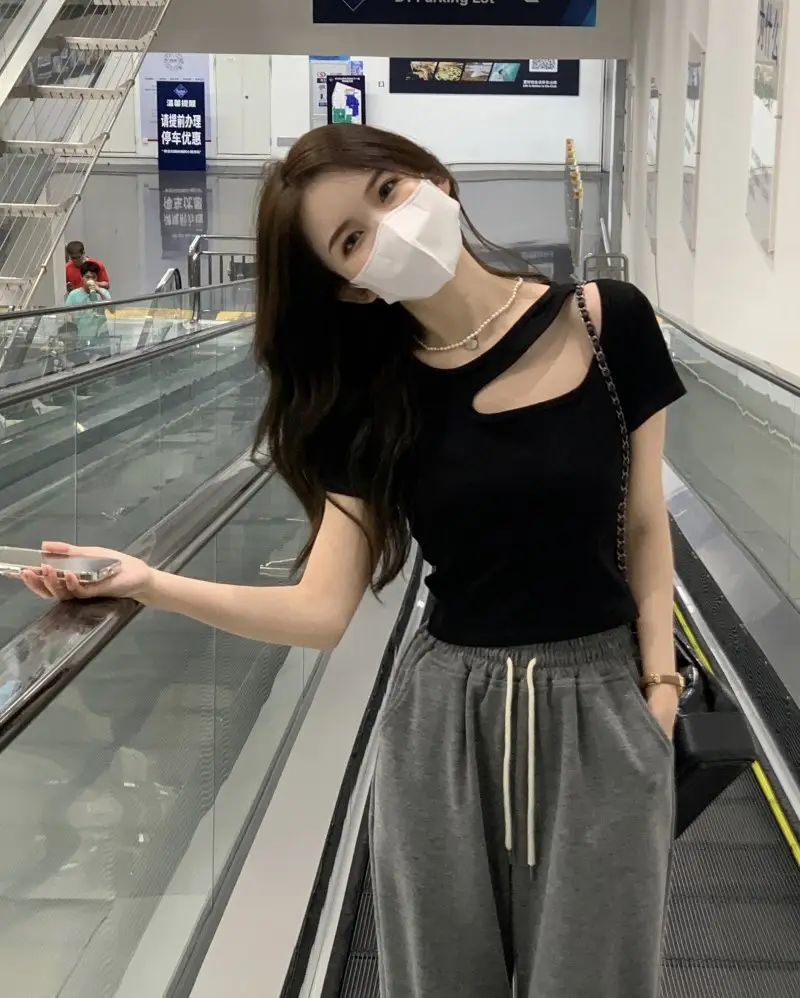 2025 Women Black Hollow Slim Fit T-Shirt — feature 2