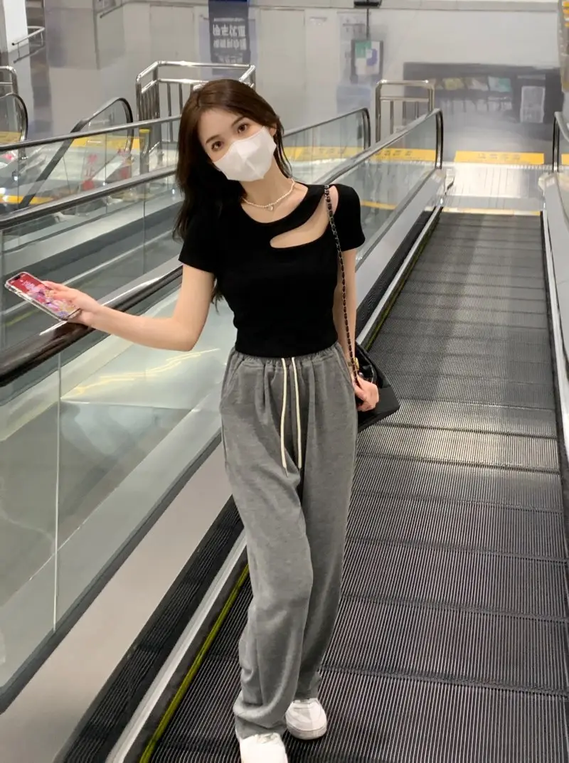 2025 Women Black Hollow Slim Fit T-Shirt — feature 8