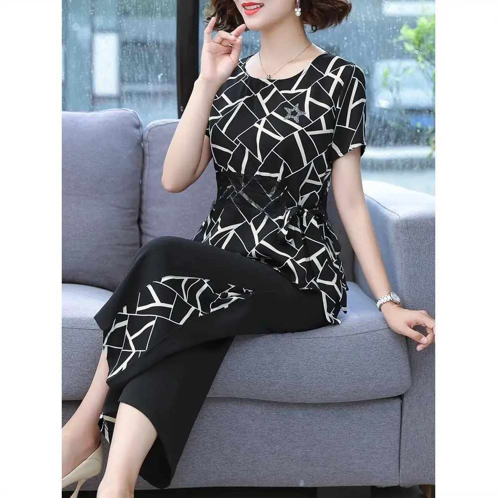 Middle-Aged Women 2-Piece Summer Outfit Set — feature 5