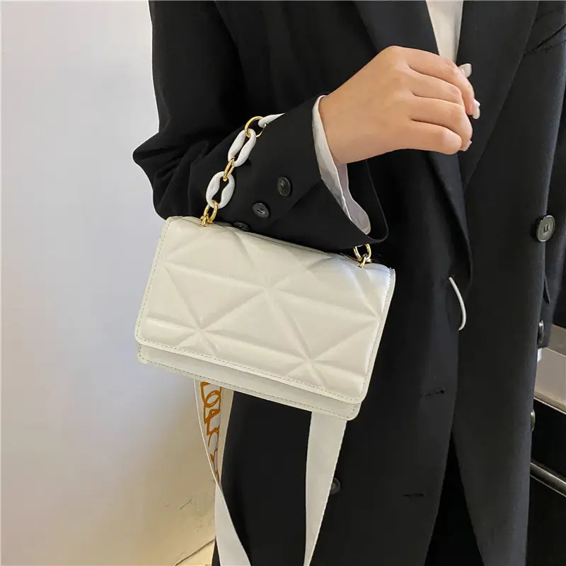 Green Quilted Chain Shoulder Bag for Women - Image 7