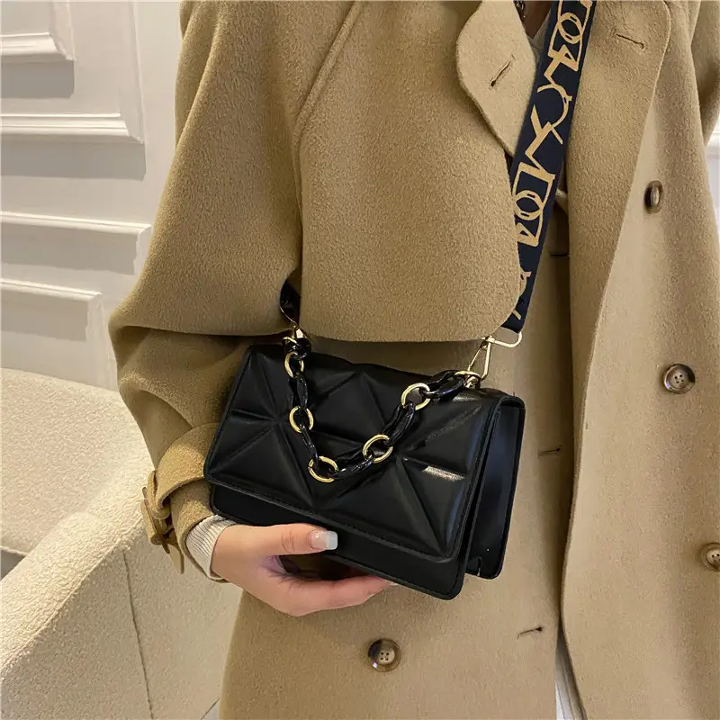 Green Quilted Chain Shoulder Bag for Women - Image 8