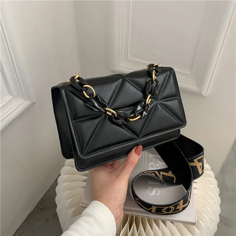 Green Quilted Chain Shoulder Bag for Women - Image 2