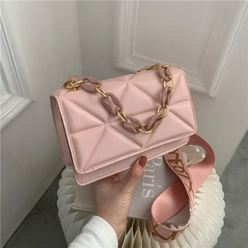 Green Quilted Chain Shoulder Bag for Women - Image 3