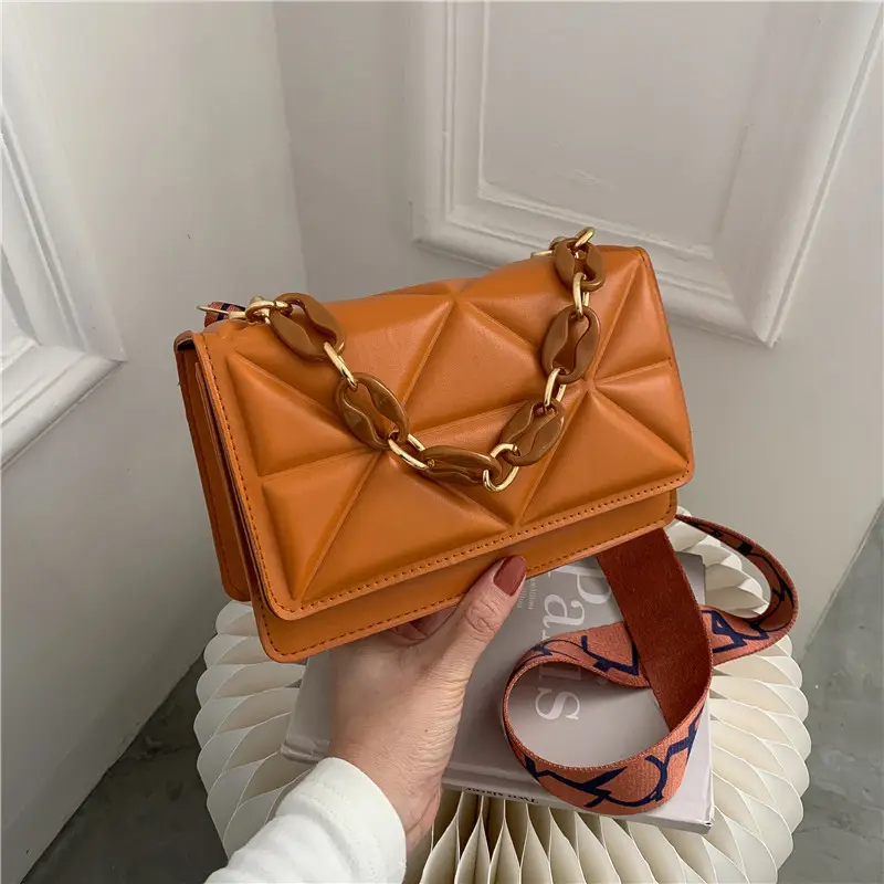 Green Quilted Chain Shoulder Bag for Women - Image 4
