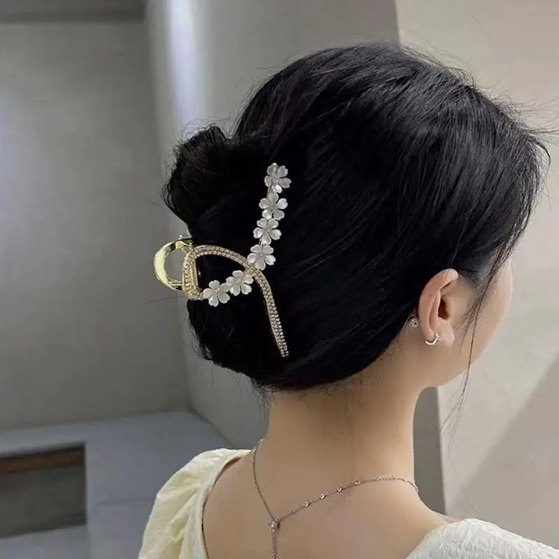 Pearl Flower Hairpin for Women Korean Style - Image 4