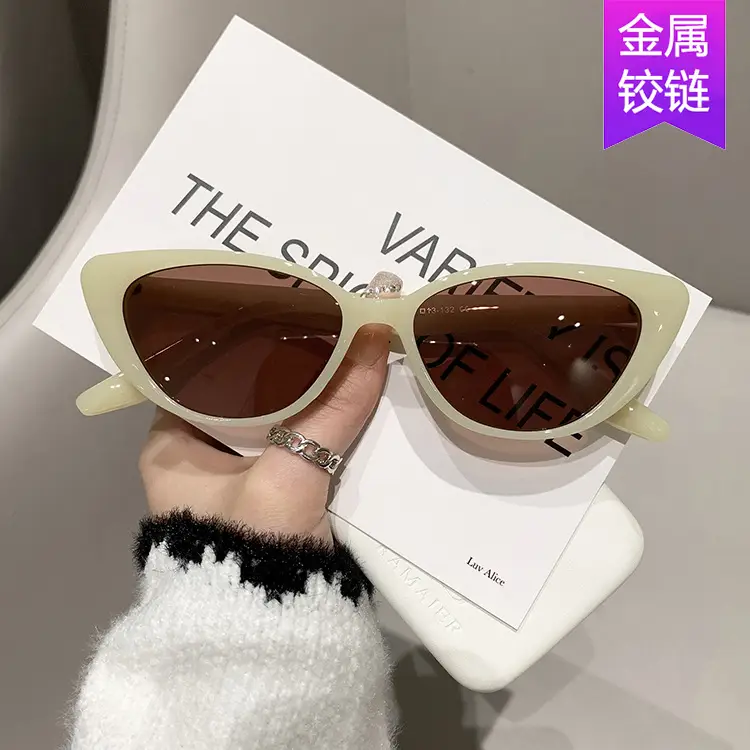 Trendy Cat-Eye Sunglasses for Women 2022 - Image 7