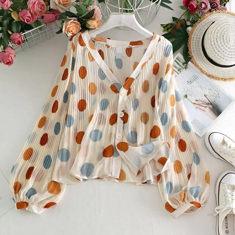 Women V-Neck Pleated Sunscreen Top with Bubble Lantern Sleeve - Image 5