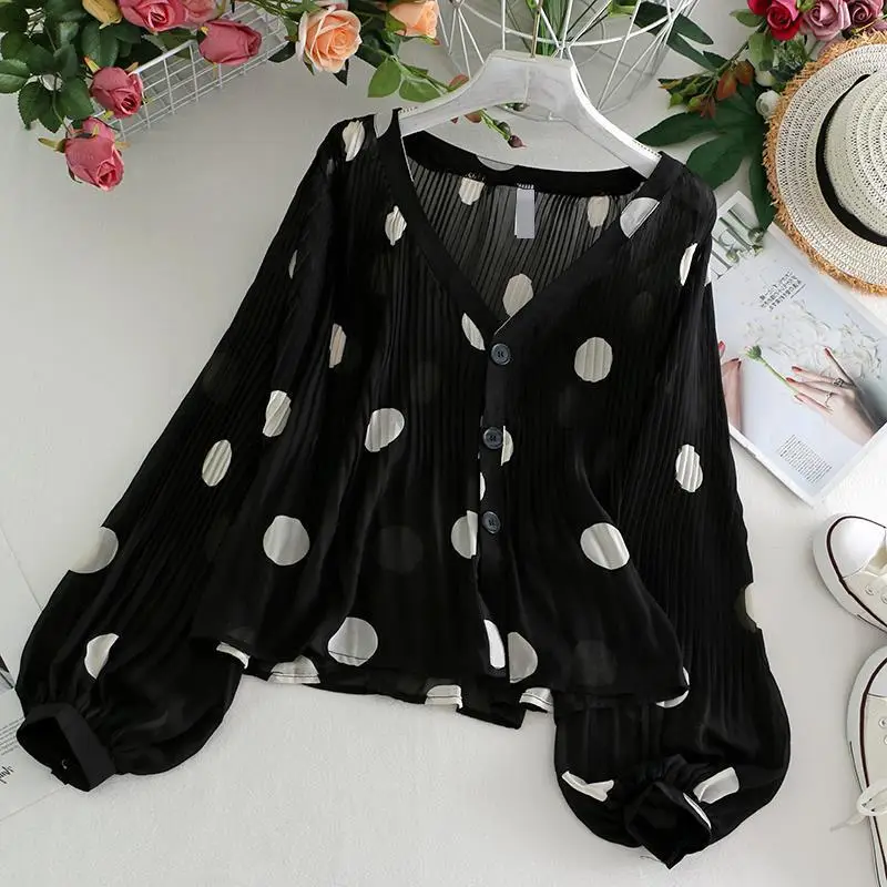 Women V-Neck Pleated Sunscreen Top with Bubble Lantern Sleeve - Image 7