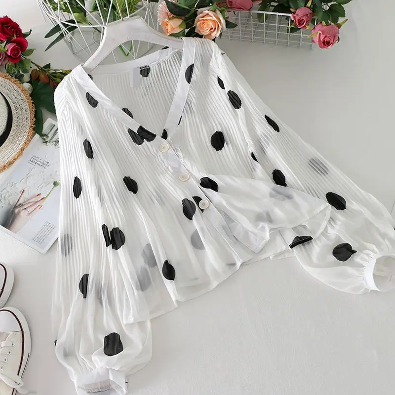 Women V-Neck Pleated Sunscreen Top with Bubble Lantern Sleeve - Image 2