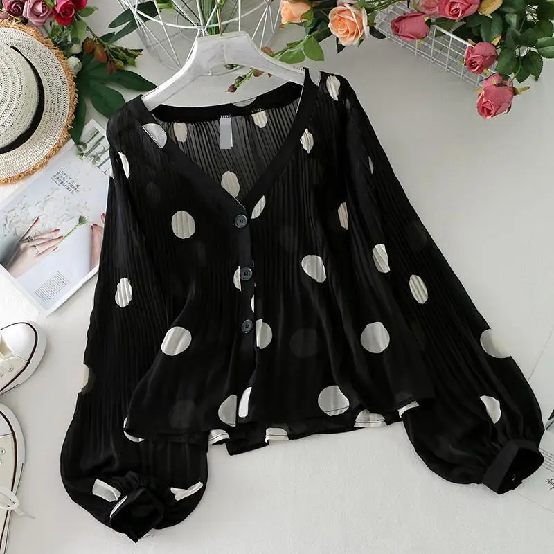 Women V-Neck Pleated Sunscreen Top with Bubble Lantern Sleeve - Image 3