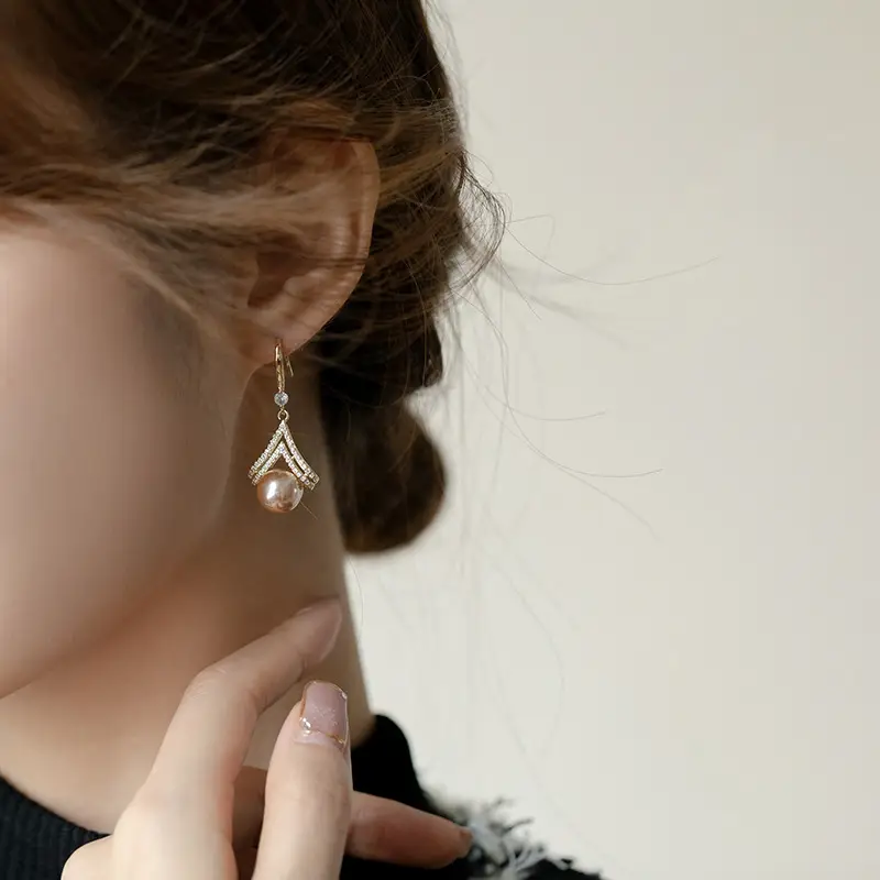 Trendy Diamond Pearl Triangle Earrings Baroque Retro Design - Image 9
