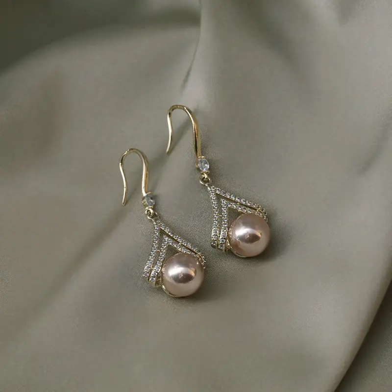 Trendy Diamond Pearl Triangle Earrings Baroque Retro Design - Image 10