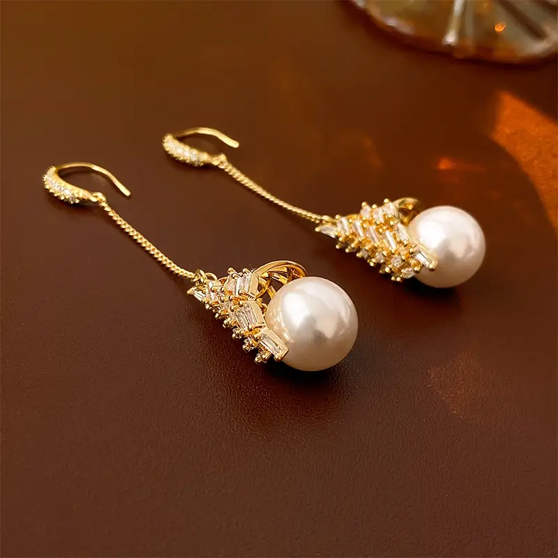 Trendy Diamond Pearl Triangle Earrings Baroque Retro Design - Image 4