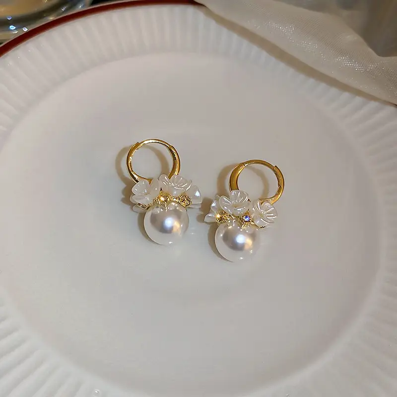 Trendy Diamond Pearl Triangle Earrings Baroque Retro Design - Image 5