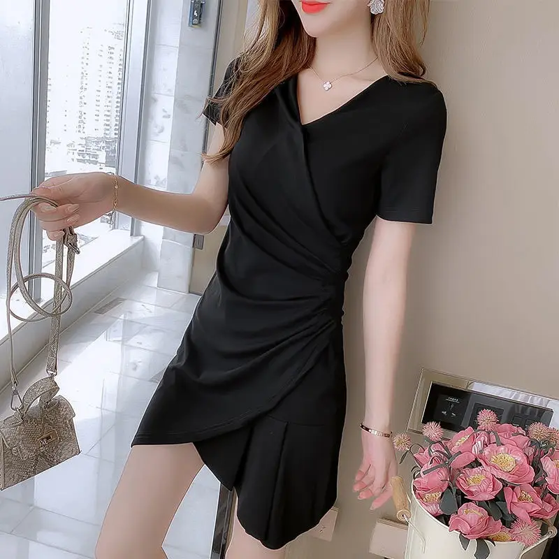 2025 Black V-Neck Slimming Dress with Little Skirt - Image 5