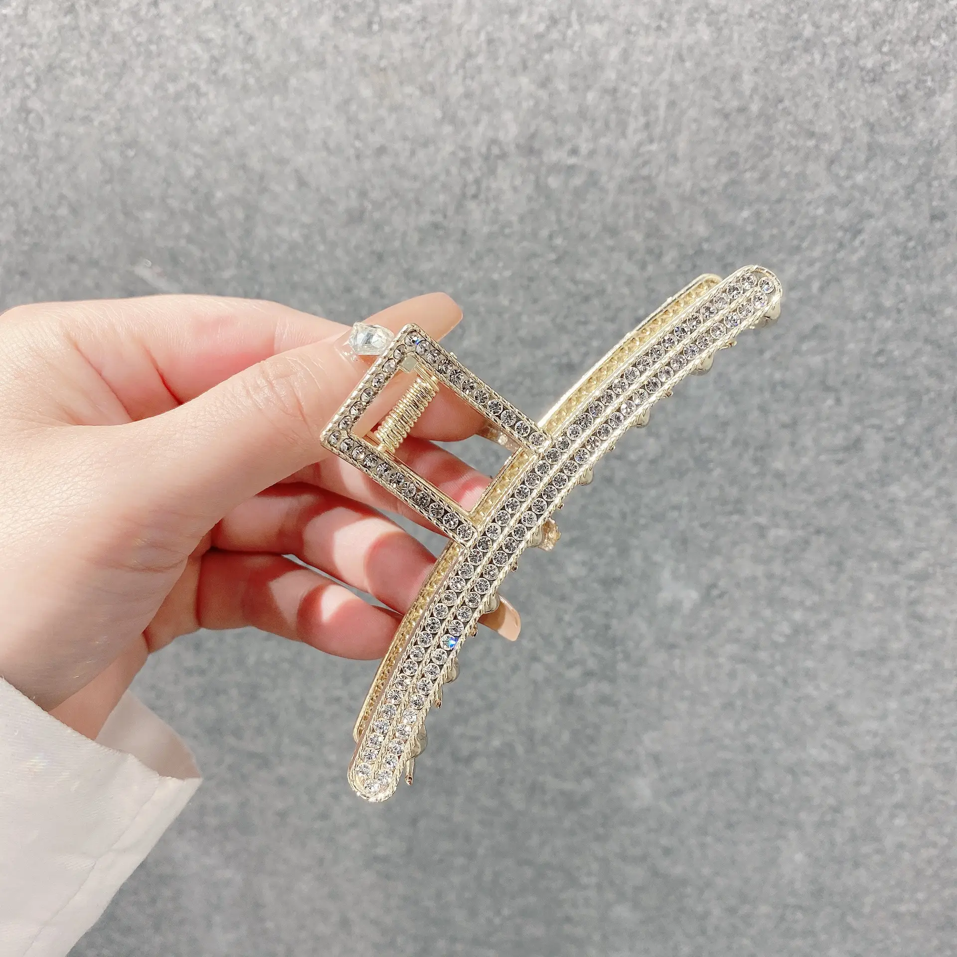 Electroplated Pearl Cyber Hair Clip for Women - Image 14