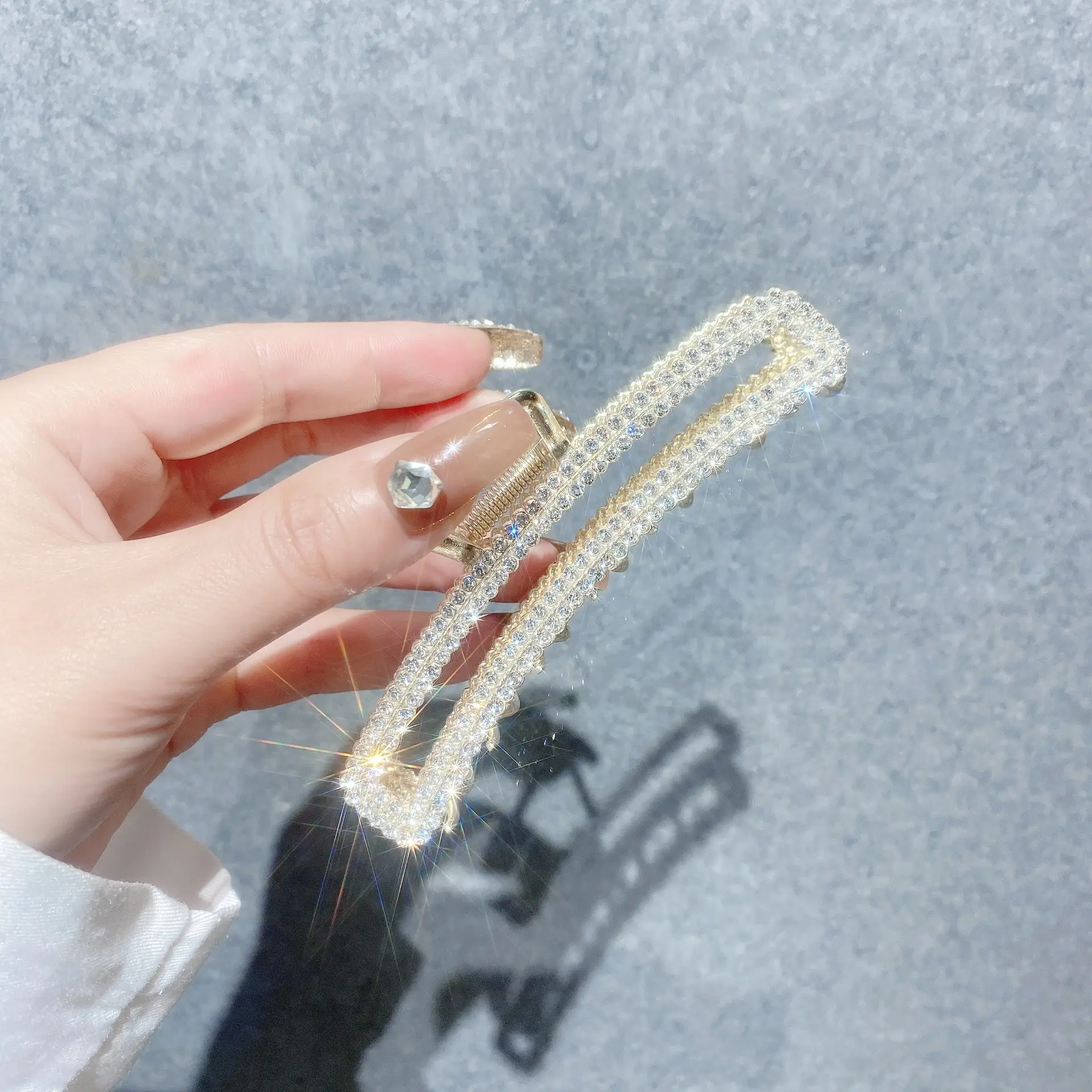 Electroplated Pearl Cyber Hair Clip for Women - Image 15