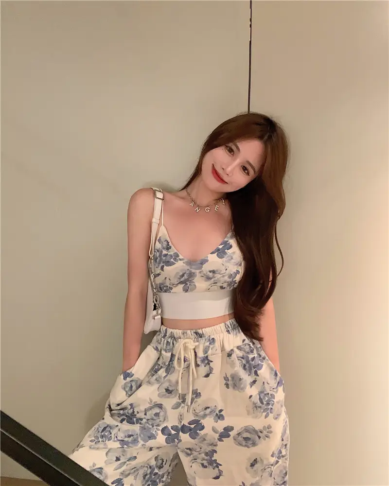 2022 Summer Women's Blue Floral Two-Piece Suit — feature 3