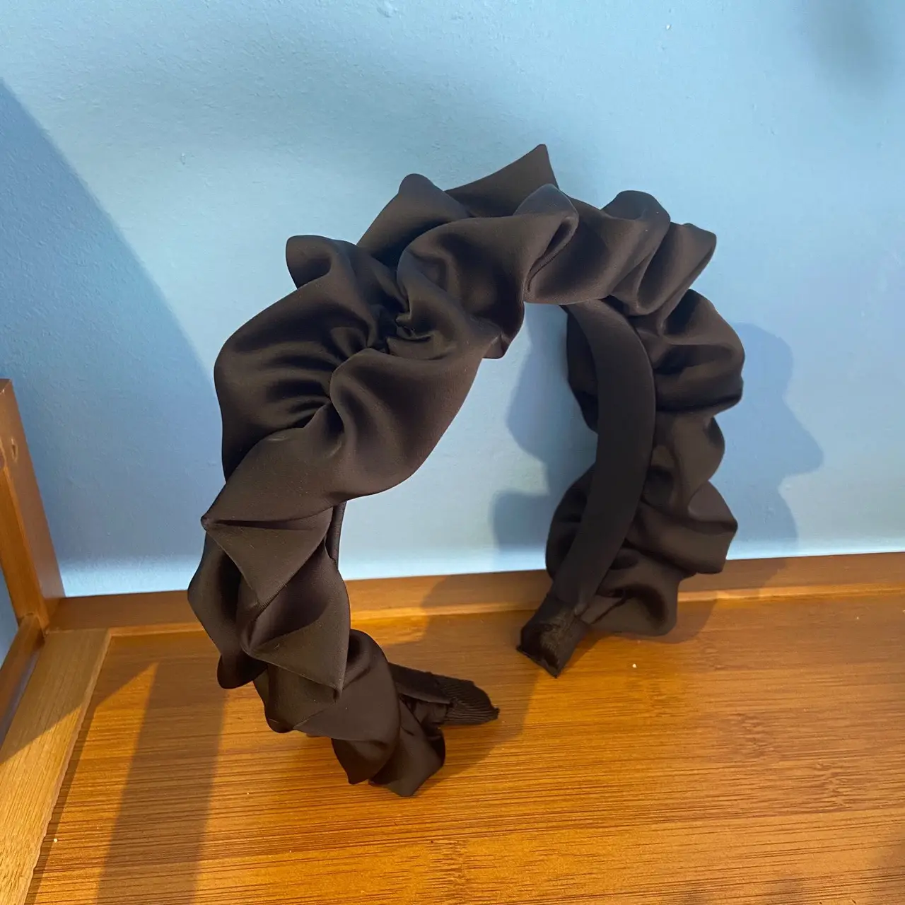 Black Silk Ruched Hairband for Women - Image 6