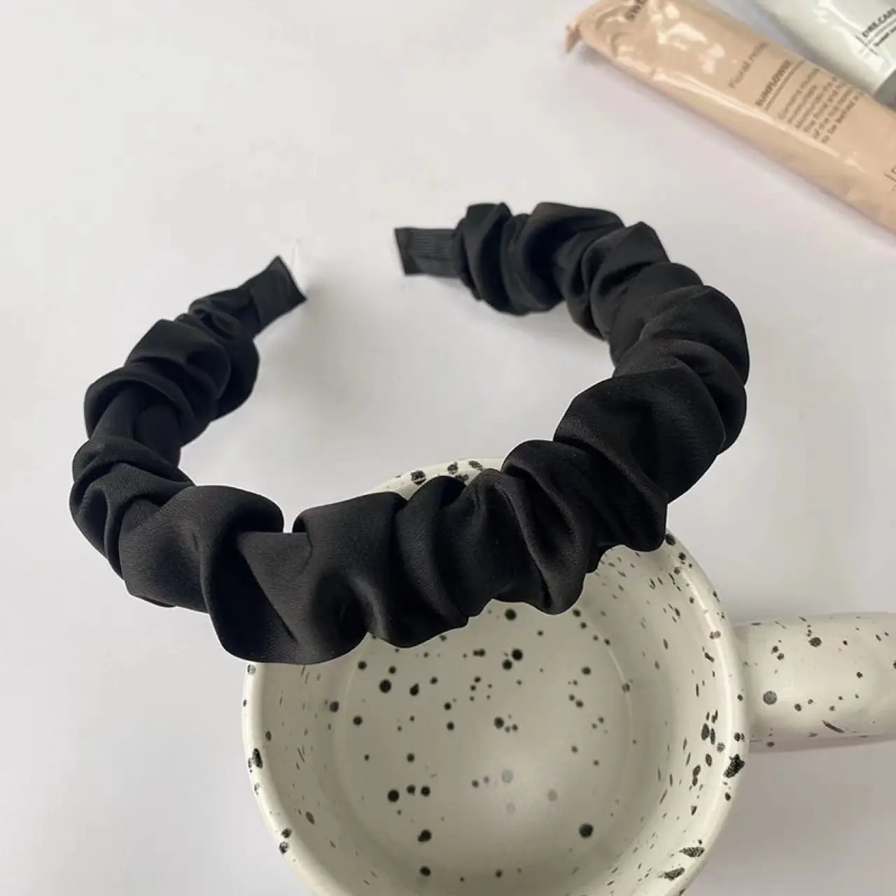 Black Silk Ruched Hairband for Women - Image 3