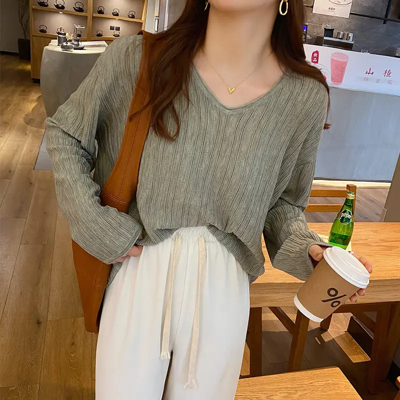 Women's Black Knit Shirt with Long Sleeve & Chain Bag - Image 4