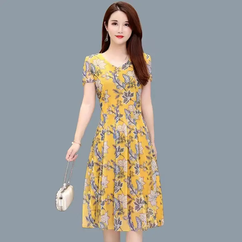 Yellow Floral Mother's Dress Age-Reducing V-Neck Waist Large