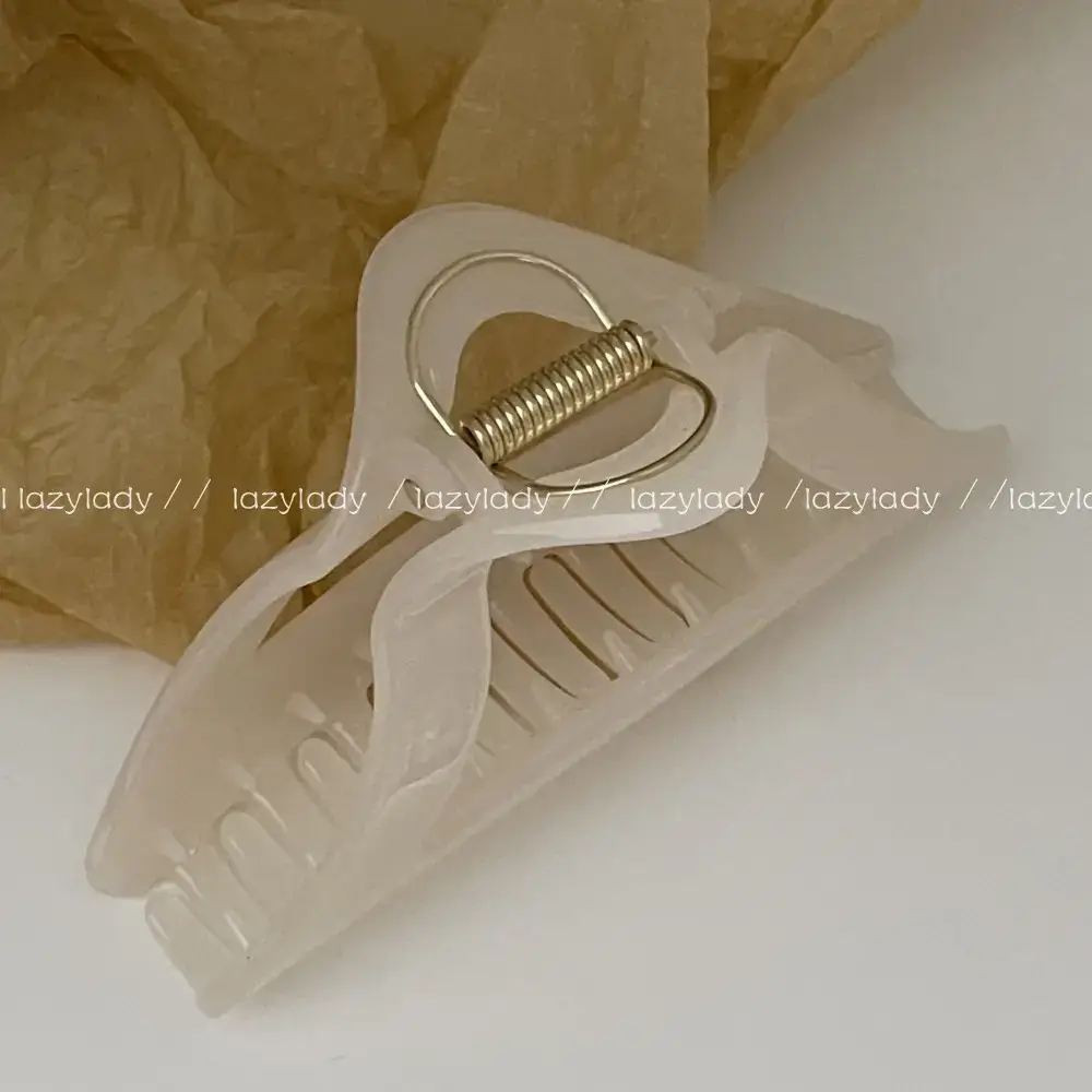 French Shark Hair Clip with Large Hair Capacity & Eye Closure - Image 10