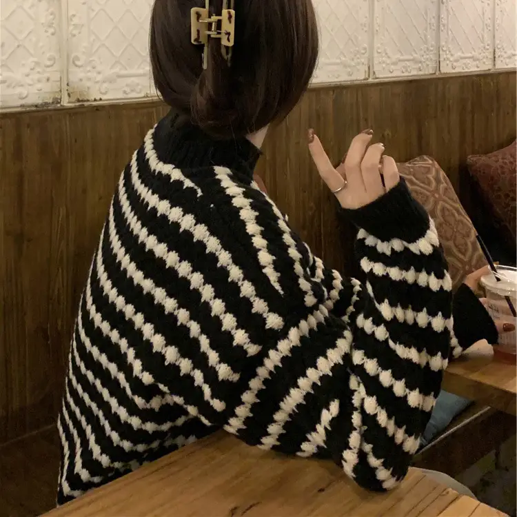 Green Knitted Cardigan with Lazy Stripes for Women - Image 5