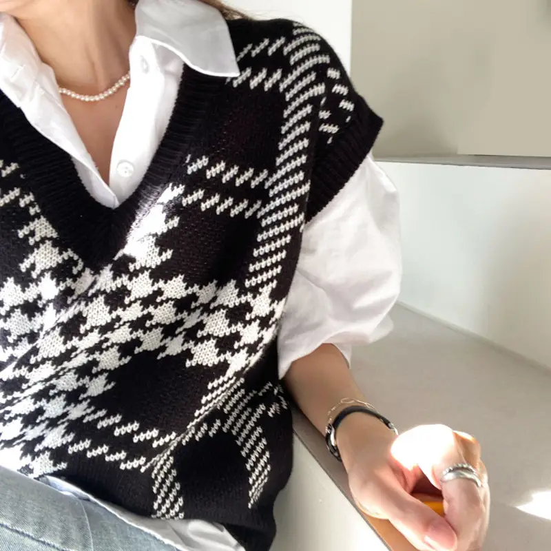 Korean V-Neck Pullover Vest for Women Black White - Image 5