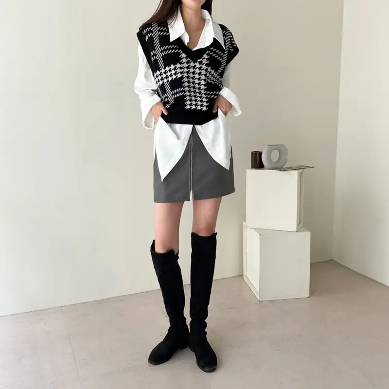 Korean V-Neck Pullover Vest for Women Black White - Image 6