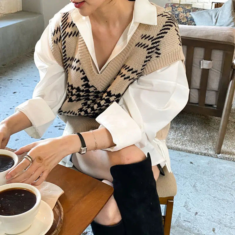 Korean V-Neck Pullover Vest for Women Black White — feature 2