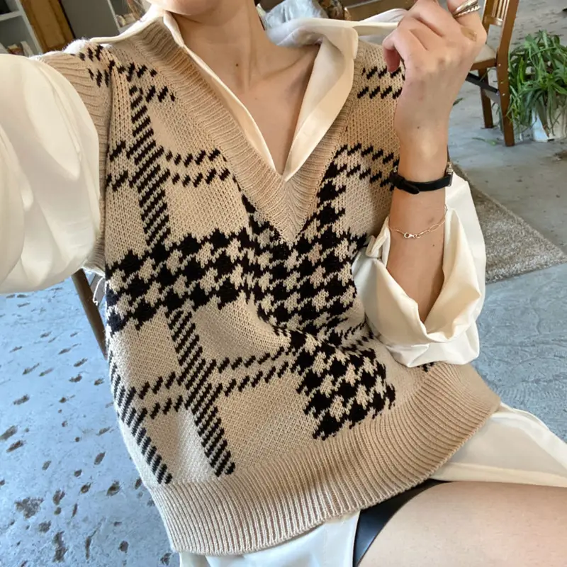Korean V-Neck Pullover Vest for Women Black White — feature 3