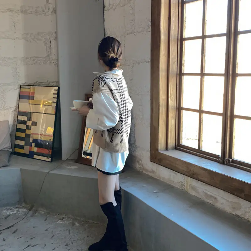 Korean V-Neck Pullover Vest for Women Black White — feature 5