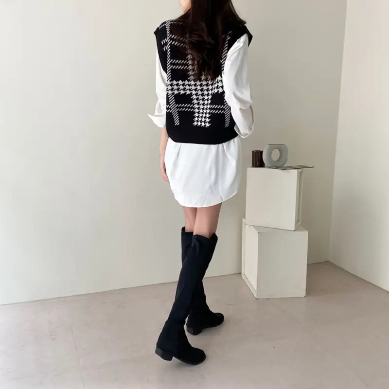 Korean V-Neck Pullover Vest for Women Black White — feature 7
