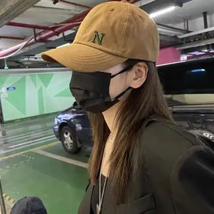 Women Navy Baseball Cap with Brand Tag — feature 39