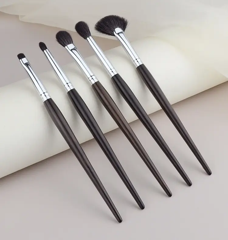High Gloss Wool Eye Shadow Brush Set — feature 23
