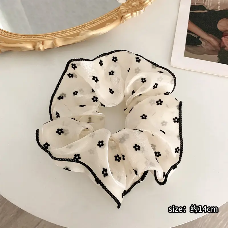 Marubeni Hair Ring White Black Heart 511cm - Image 3