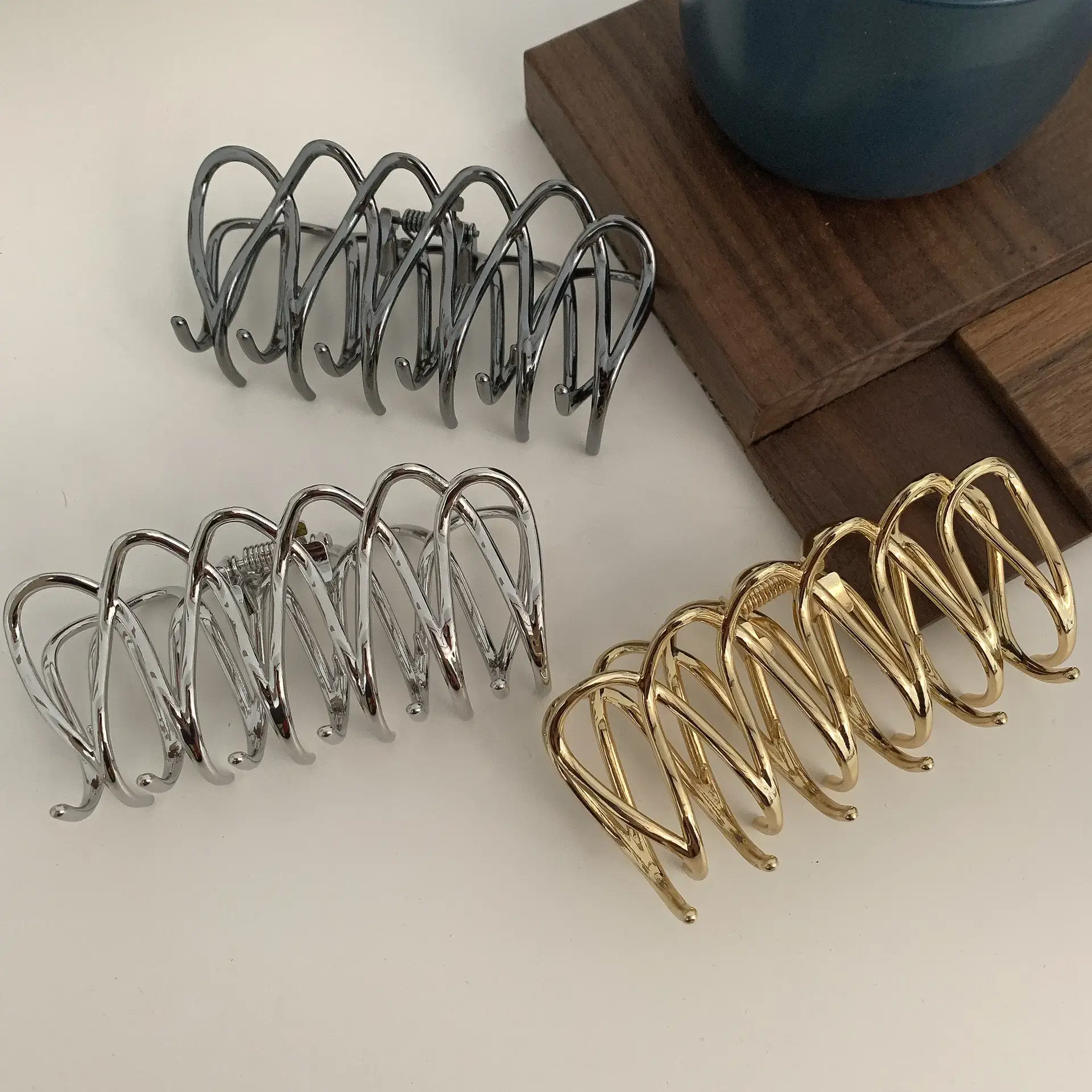 Korean Retro Metal Hairpin Clip Large Shark Design - Image 7