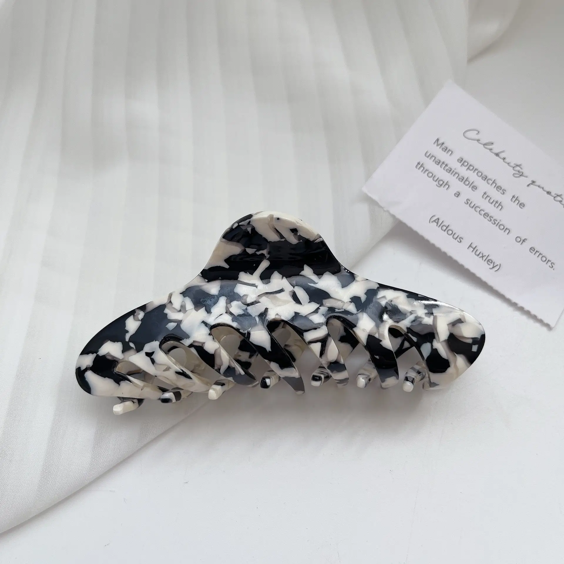 Xingyi Retro Cow Color Hair Clip Black White - Image 4
