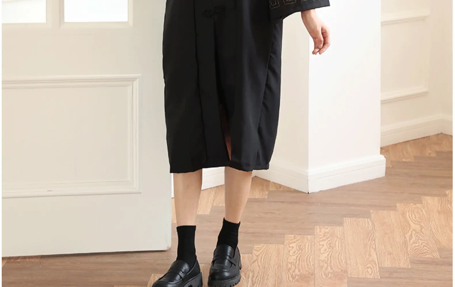 Bachelor's Graduation Gown Black V-Neck College Student — feature 27