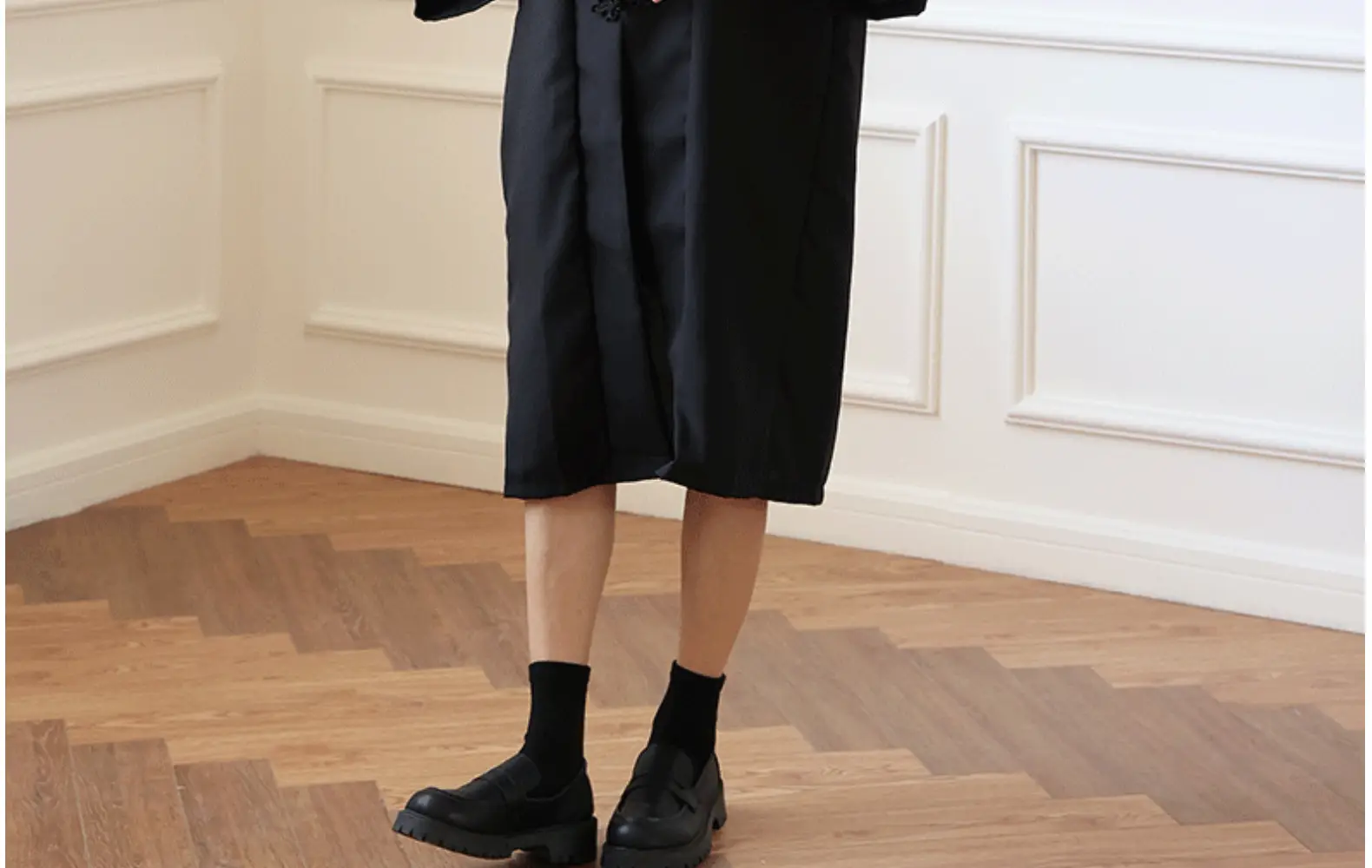 Bachelor's Graduation Gown Black V-Neck College Student — feature 30