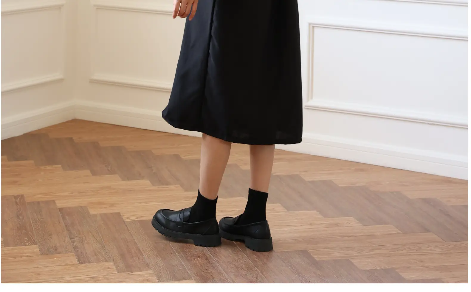 Bachelor's Graduation Gown Black V-Neck College Student — feature 33