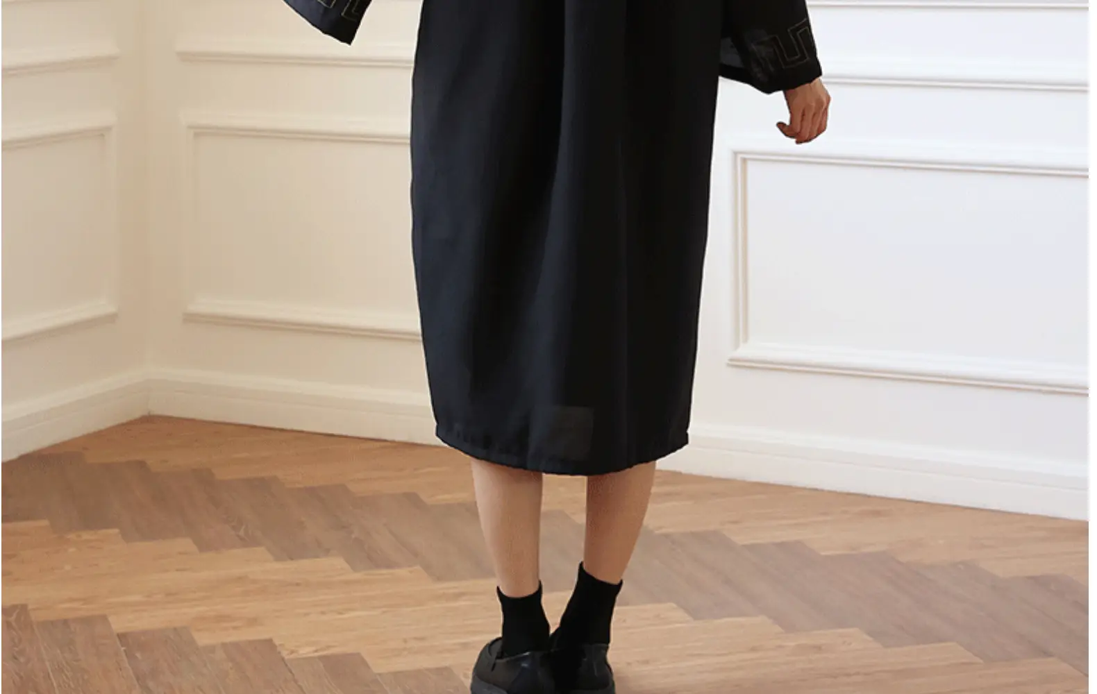 Bachelor's Graduation Gown Black V-Neck College Student — feature 35