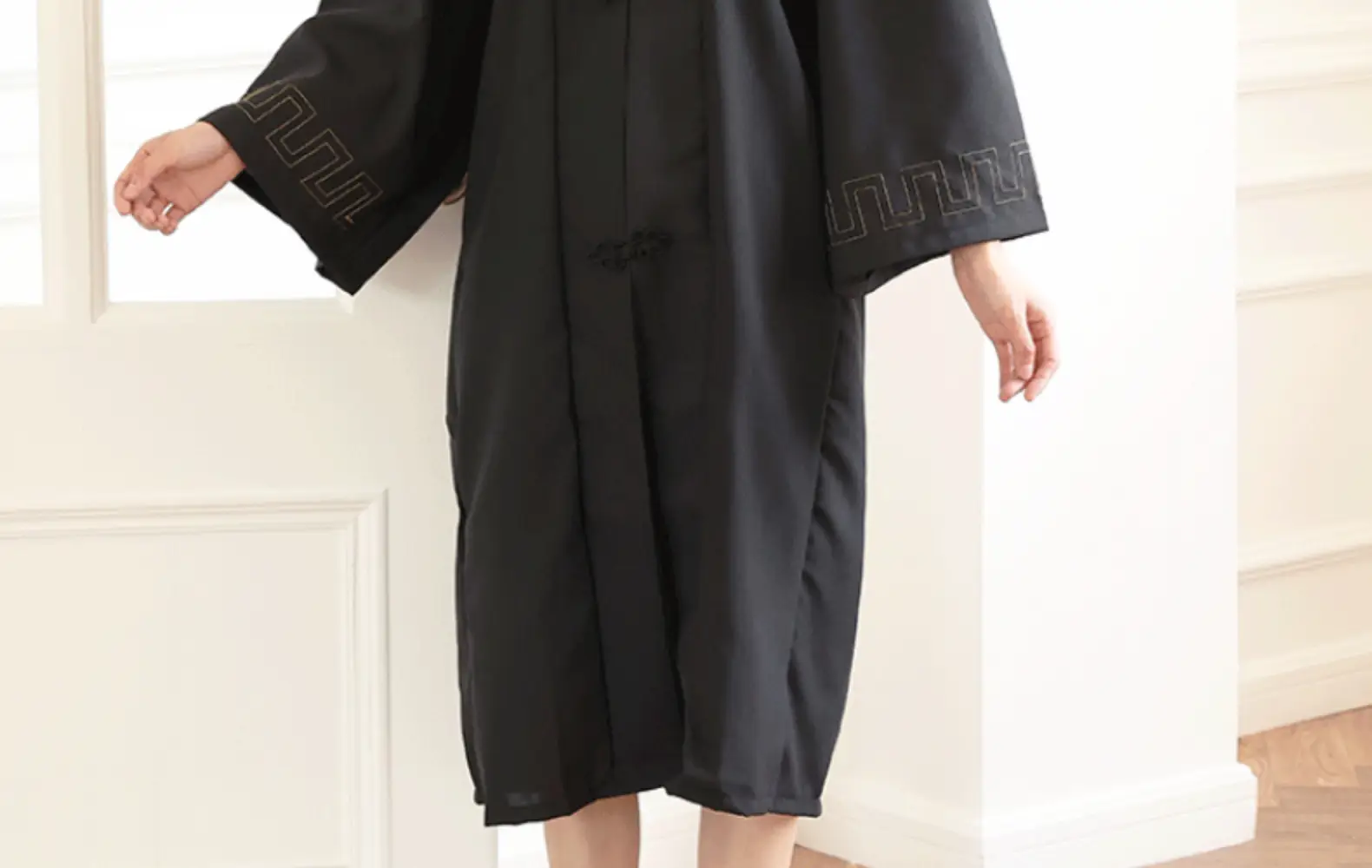 Bachelor's Graduation Gown Black V-Neck College Student — feature 7
